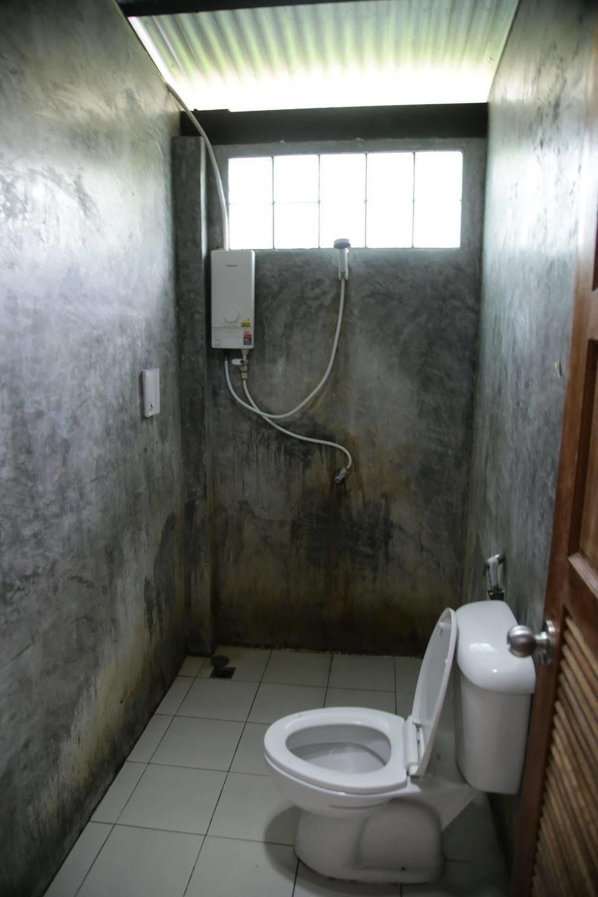 Oyo 585 Freedom Hostel @ Phi Phi Exterior photo