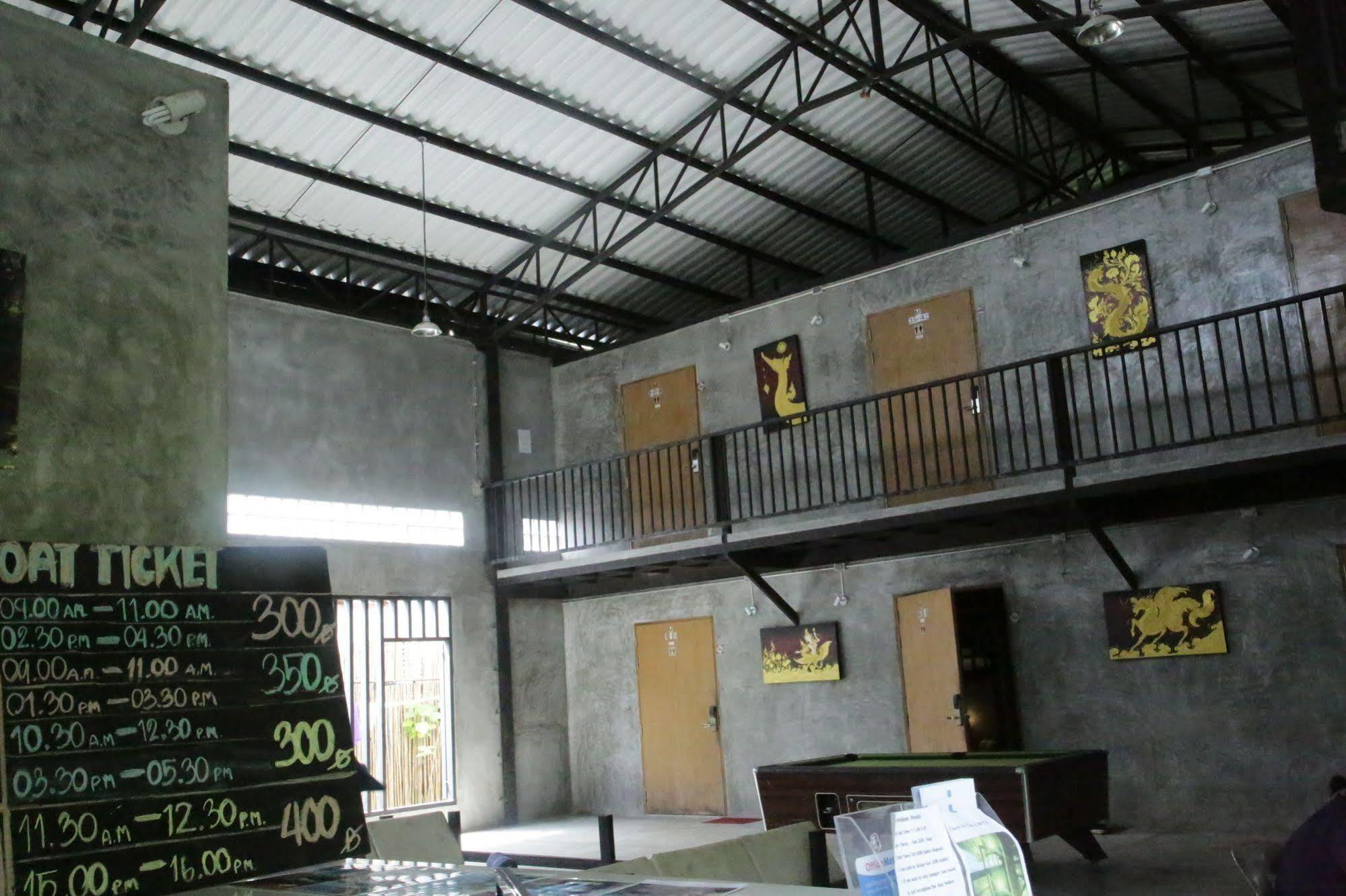 Oyo 585 Freedom Hostel @ Phi Phi Exterior photo