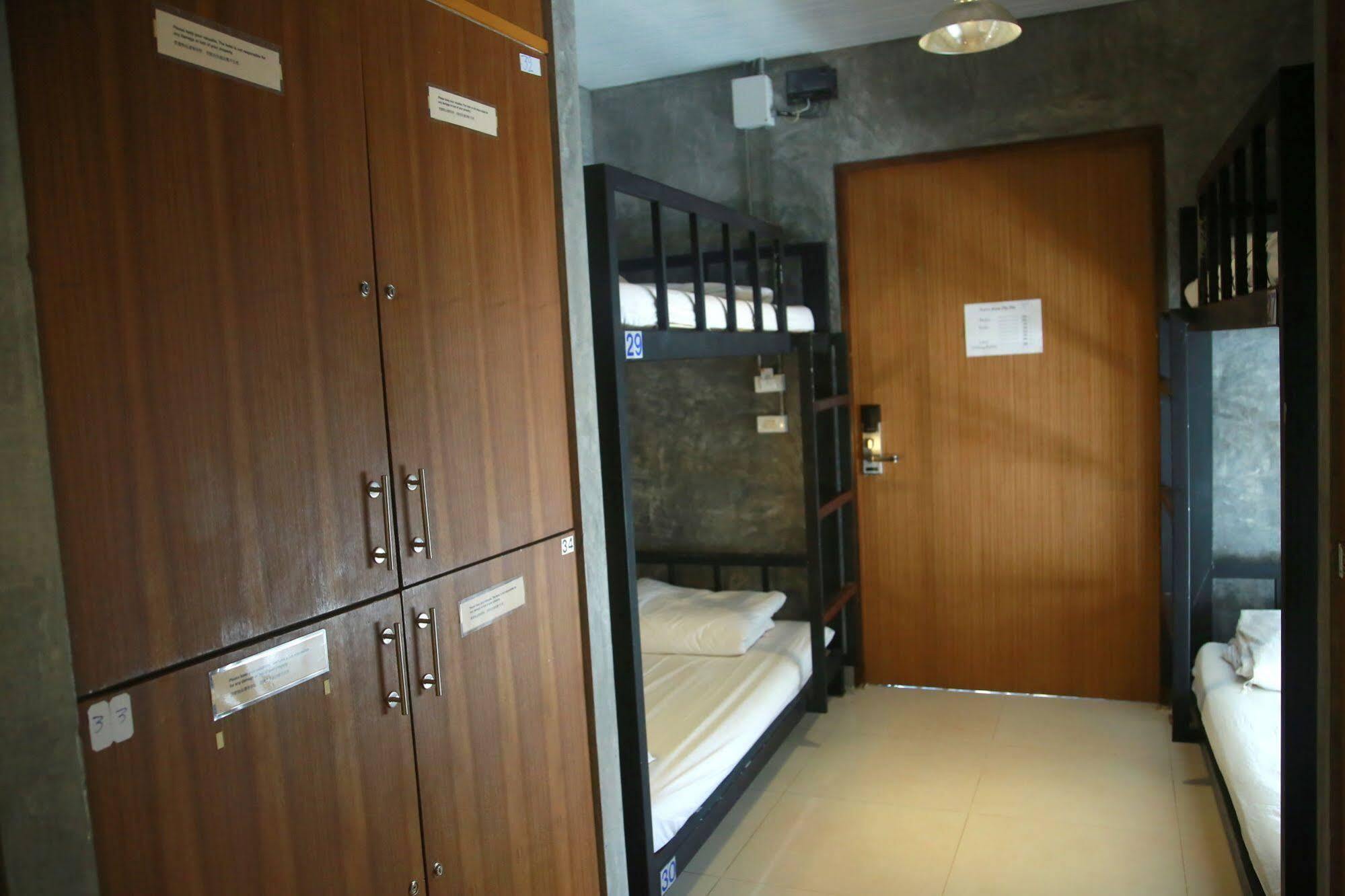 Oyo 585 Freedom Hostel @ Phi Phi Exterior photo