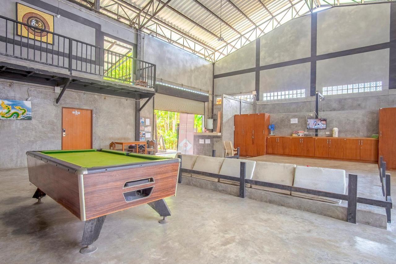 Oyo 585 Freedom Hostel @ Phi Phi Exterior photo