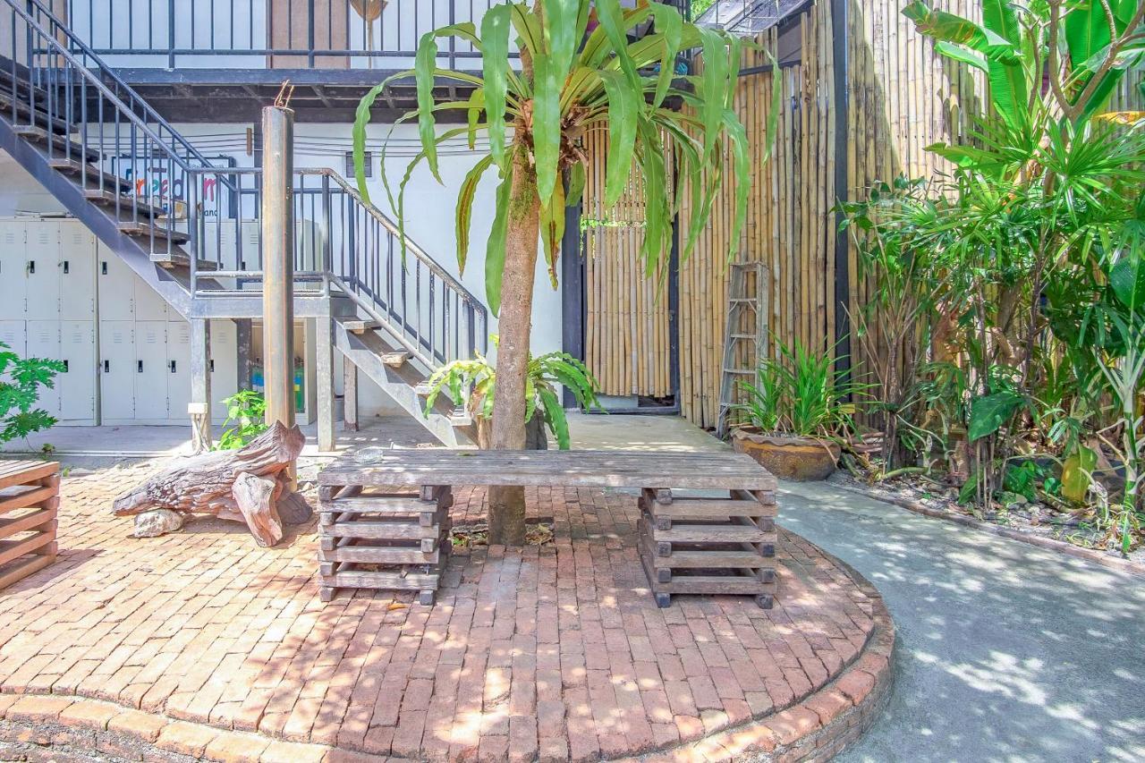 Oyo 585 Freedom Hostel @ Phi Phi Exterior photo